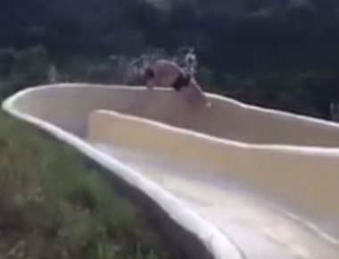 ΗΠΑ: Νεαρός εκσφενδονίστηκε σε γκρεμό κάνοντας νεροτσουλήθρα (βίντεο)